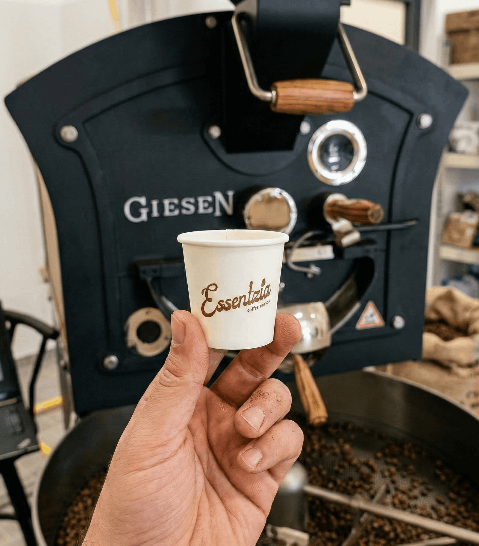 Dietro una tazza: il caffè che bevi in 30 secondi ci ha richiesto mesi di lavoro